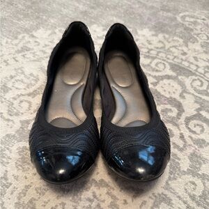 Kelly & Katie Black Faux Leather Patent Cap Toe Ballet Flats. Size 10.